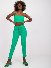 Zielone, wygodne spodnie dresowe z kieszeniami, przeszyciami i ściągaczem
