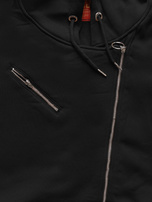 Czarna długa bluza z kapturem zapinana asymetrycznie na suwak 