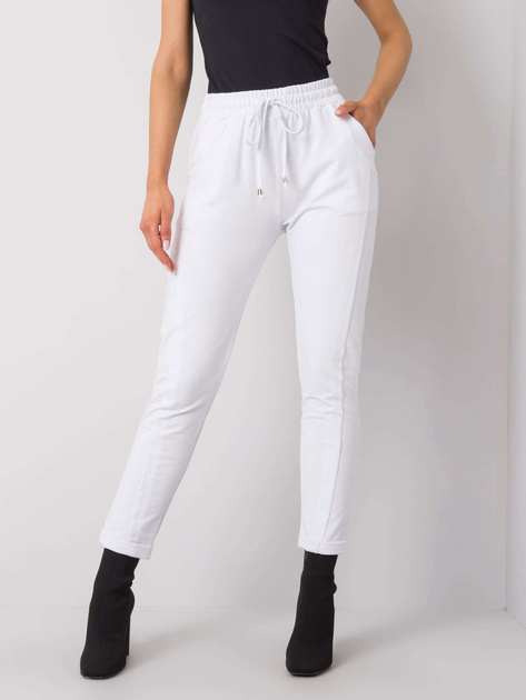 Białe, wygodne spodnie dresowe z kieszeniami, przeszyciami i ściągaczem